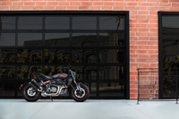 日本での販売台数は4台のみ！ 「インディアンFTR」にグレーの車体が目を引く限定車の画像