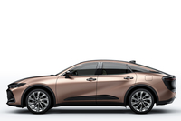 「クラウン クロスオーバー」のサイドビュー。「クラウン スポーツ」には、同車や「ハリアー」などにも用いられている「オロイド」をモチーフにしたデザインが取り入れられている。