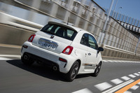 燃費性能は5段MT仕様で13.1km/リッター、5段セミAT仕様で12.6km/リッターとなっている（ともにJC08モード）。