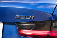 導入開始時点における日本仕様のラインナップは、「320i SE」「320iスタンダード」「320i Mスポーツ」「330i Mスポーツ」の4種類。今回は高出力のエンジンやスポーティーな内外装、専用チューニングの足まわりが特徴の「330i Mスポーツ」に試乗した。