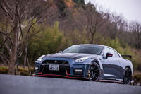 2021年4月の先行公開・予約注文受け付け開始に続き、同年8月に価格が発表された「日産GT-R NISMOスペシャルエディション」。価格発表時には、すでに予定していた販売台数を超えていたため、オーダー受け付けが終了していたという人気である。車両本体価格は2464万円。