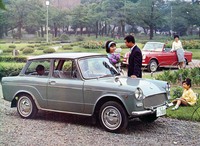 「トヨタ・パブリカ デラックス」。697ccの空冷フラットツインを積んだ小型実用セダン。エンジンのコストだけ考えても、これより3万円高いだけだった「S500」の割安感は強いと思う。