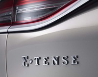 DSブランドの電動化モデルは、BEVもPHEVも「E-TENSE」のグレード名が与えられる。