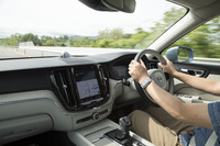 アダプティブクルーズコントロールと「パイロットアシスト」を駆使して、次の目的地である函館に向かう。