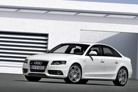 アウディ／売れ筋モデルの新型「A4」に注目！【出展車紹介】