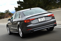 新型「A4」のボディーサイズは全長×全幅×全高＝4735×1840×1430mm。ダンピングコントロール付きスポーツサスペンション装着車では車高が1810mmとなり、「S line」装着車では全長が4740mmとなる。