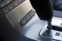 可変ダンパー「FOUR-C」の切り替えスイッチ。