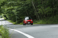 カタログ燃費は22.0km/リッター（JC08モード）。今回の試乗では、都内での試乗の後、中央道で河口湖へ。その後、山中湖を経由して御殿場から東名高速で戻るというルートを選択。満タン法による燃費は約18.0km/リッターとなった。
    