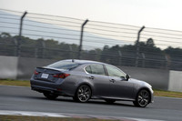 【スペック】GS450h F SPORT：全長×全幅×全高＝4850×1840×1455mm／ホイールベース＝2850mm／駆動方式＝FR／3.5リッター V6DOHC24バルブ（295ps/6000rpm、36.3kgm/4500rpm）＋交流同期電動機（200ps、28.0kgm）／テスト車はプロトタイプ