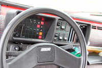 ジウジアーロのスケッチから飛び出してきたようなメーターパネルはイエガー製。