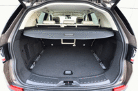 ラゲッジルームの容量は981～1698リッター。（クリックすると後席が倒れる様子やラゲッジルームのバリエーションが見られます）。