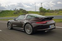 ポルシェ ジャパンは2014年2月1日に「タルガ4」と「タルガ4S」（写真）の受注を開始しており、価格は順に1500万円と1800万円（いずれも8％の消費税を含む）。