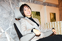 今回の講師、マツダの装備開発部でMPVのシートを担当した道田奈々江さん。