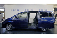 トヨタの新型ミニバン、大開口がジマンの「アイシス」登場の画像