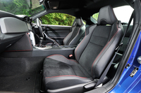 テスト車にはオブションのアルカンターラ＆本革シート（7万5600円）が装着されていた。