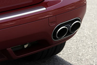 エグゾーストパイプが片側2本出しなのは「カイエン・ターボ」と共通だが、GTSはさらにクローム仕上げが施されるという念の入れよう。