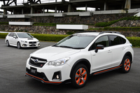 これまでのSTIファンとは異なるユーザー層にアピールすべく開発された「スバルXVハイブリッド tSコンセプト」（写真手前）。