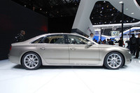 「アウディ A8L」。