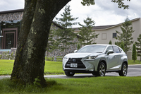 レクサスNX300h“バージョンL”
    