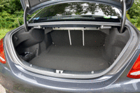 荷室の容量は445リッター。後席を倒すことでさらに拡大する。（写真をクリックすると荷室のアレンジが見られます）