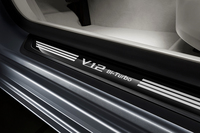 BMW 7シリーズに特別な内外装の限定車が登場の画像