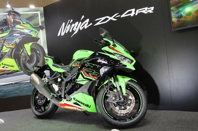 東京モーターサイクルショー2023（カワサキ） 内装・外装など31枚