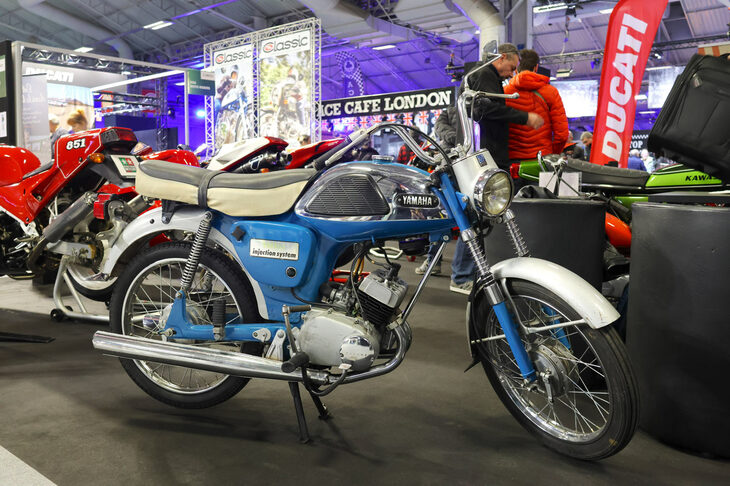 2024年は二輪車の展示の充実も図られた。1968年「ヤマハ100 YL1」は、走行わずか4760kmで4700ユーロ（75万円）。