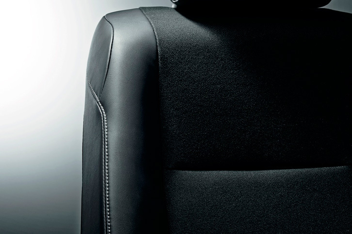 シートに施されたホワイトステッチ。