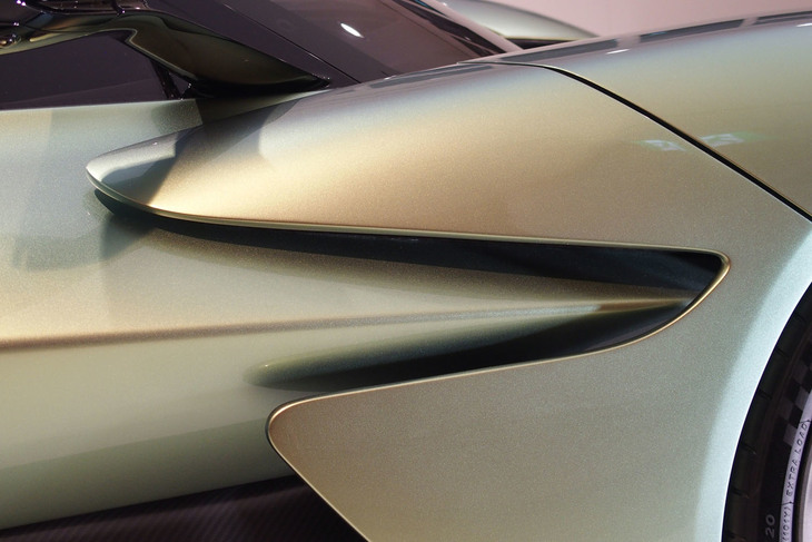 アストンマーティン・ヴァルハラ（ドア）