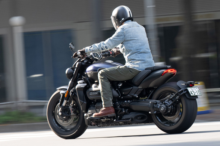 デビューから20年の間に、劇的に洗練されたモデルとなった「ロケット3」。バイクとしての大幅な進化に感心するいっぽうで、以前のモデルにあった危うさやアクの強さを思い出し、一抹の寂しさも感じてしまった。