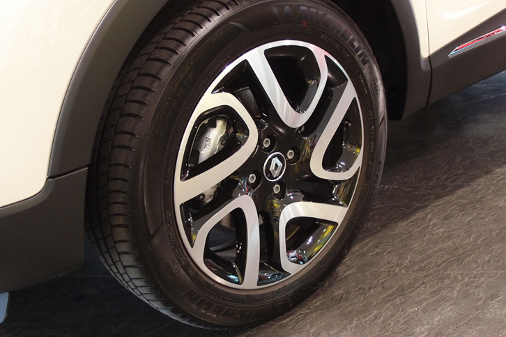 キャプチャー プレミアム（アルミホイール）