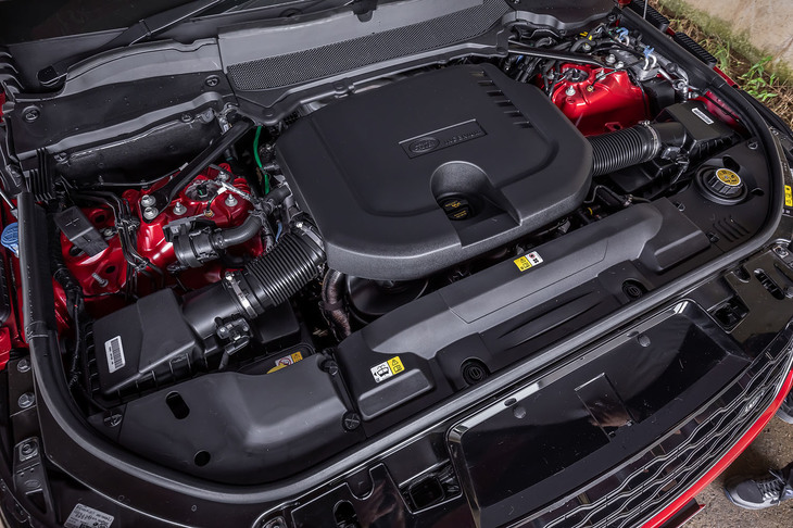 可変ジオメトリーターボ付き3リッター直6ディーゼルエンジンは最高出力300PS、最大トルク650N・mを誇る。これに組み合わされる48Vマイルドハイブリッドシステムのスタータージェネレーターは同24.5PS、同55N・mを発生する。