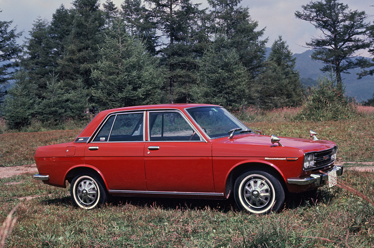 ひと足先にデビューした3代目「ブルーバード（510）」。写真は高性能版の「1600SSS」だが、初代「ローレル」に比べホイールベースが200mm、全長が230mm短く、全幅は45mm狭かった。