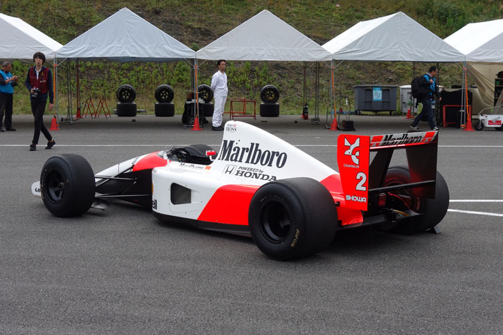 「マクラーレン・ホンダMP4/6」を駆って1991年シーズンを戦ったアイルトン・セナは、アメリカ、ブラジル、サンマリノ、モナコと開幕から4連勝。最終的にシーズン7勝を挙げ、自身3度目で最後となるチャンピオンを獲得した。