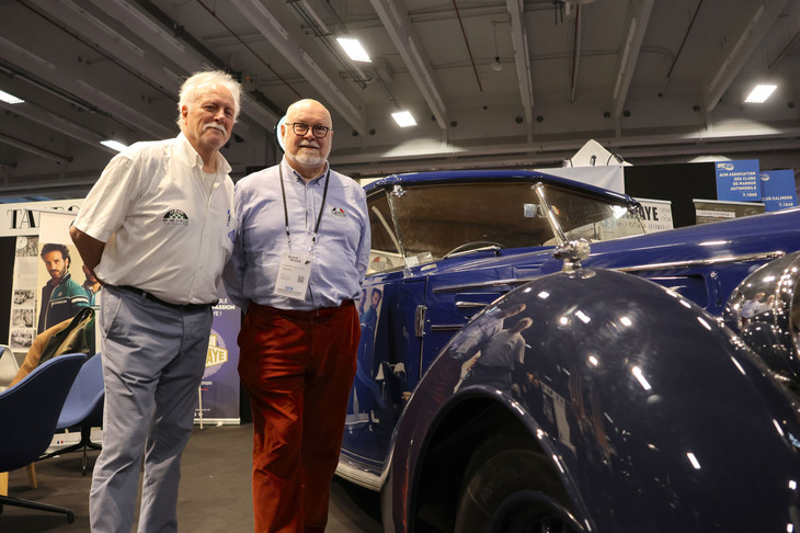 右はクラブ・ドライエのパトリック・ラレ会長。左のパトリック・カペル氏は「クラブ・ホンダS800、NおよびZフランス」の役員も務める親日家である。