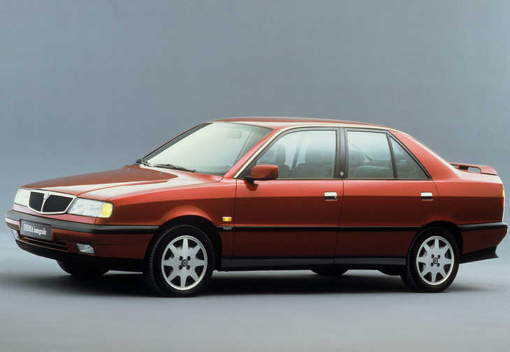 「ティーポ」の姉妹車として、「ランチア・デドラ」（写真）、「アルファ・ロメオ145／146」といったモデルも続々誕生した。