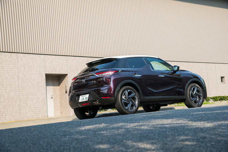 ボディーカラーは試乗車の「ウィスパー」を含む全8色。ルーフカラーには、車体色に応じて黒、白、赤の3色が用意されている。