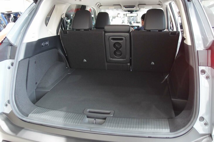 日産エクストレイルX e-4ORCE エクストリーマーX（ラゲッジルーム）