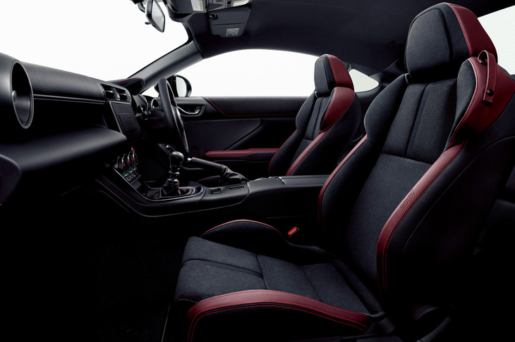 「スバルBRZ」に追加設定された「STI Sport」グレードのインテリア。