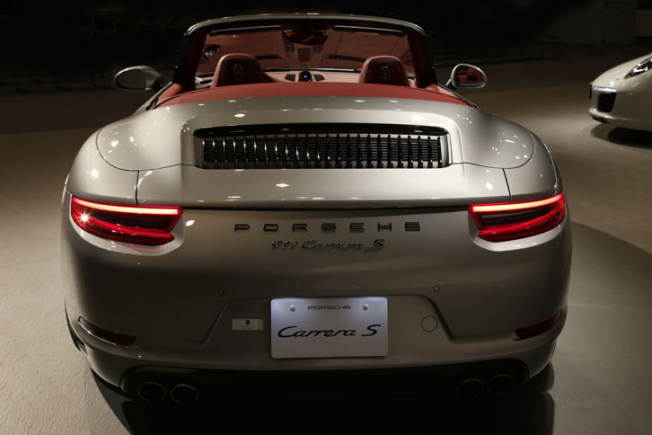 ポルシェ911カレラSカブリオレ（7AT）