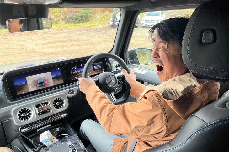 平たんな路面と十分なスペースを見つけ、いざ「Gターン」にチャレンジ。試乗会スタッフには、「Gターンにトライする際は、思い切ってアクセルを踏んでください。ためらうと回転が止まってしまいます」とアドバイスを受けた。