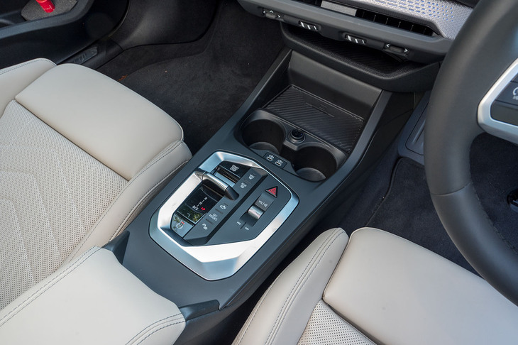 運転にまつわるスイッチ類はセンターコンソールにコンパクトにまとめられている。