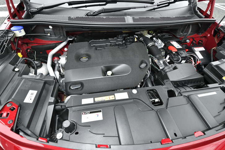 2リッター直4ディーゼルターボエンジンは180psと400Nmを生み出す。JC08モード燃費は18.7km/リッター。