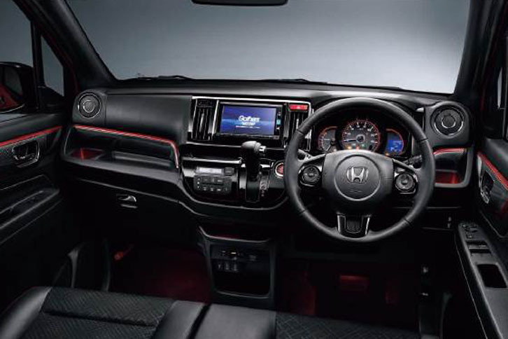 「N-WGNカスタム ターボSS 2トーンカラースタイルパッケージ」のインテリア。