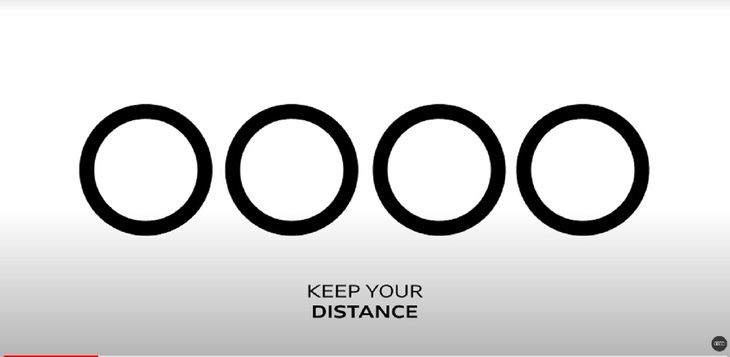 社会的距離を取ることの必要性を訴えるアウディの動画より。本来は重なりあっているはずの4つの輪がバラバラになっている。