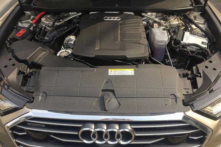 最高出力204PS、最大トルク400N・mを発生する、「A6 40 TDI」の2リッター直4ディーゼルターボエンジン。