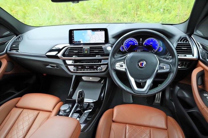 「XD3」のインテリアは、ユーザーの好みに合わせたトリムのオーダーが可能となっている。