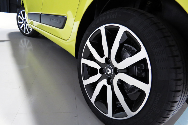 ルノー・トゥインゴ インテンス（ホイールとタイヤ）