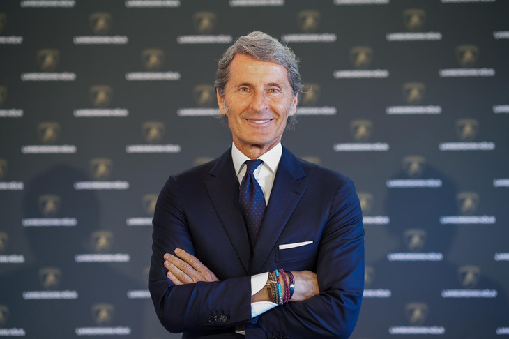 アウトモビリ・ランボルギーニの会長兼CEO、ステファン・ヴィンケルマン氏。2005年から2016年まで同社の社長兼CEOを務め、クワトロ社のCEO、ブガッティ・オートモービルズの社長を経て、2020年12月に再びランボルギーニのトップに舞い戻った。