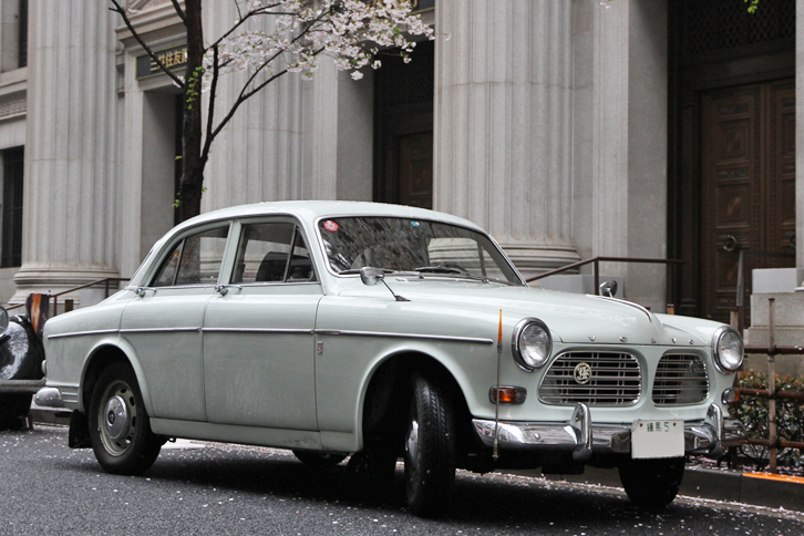 新車からの「練馬5」ナンバーを付けた1967年「ボルボ122」。1959年に誕生した当初の名称は「アマゾン」で、後に「121」「122S」など数字とアルファベットに改称されたが、アマゾンは愛称として残った。